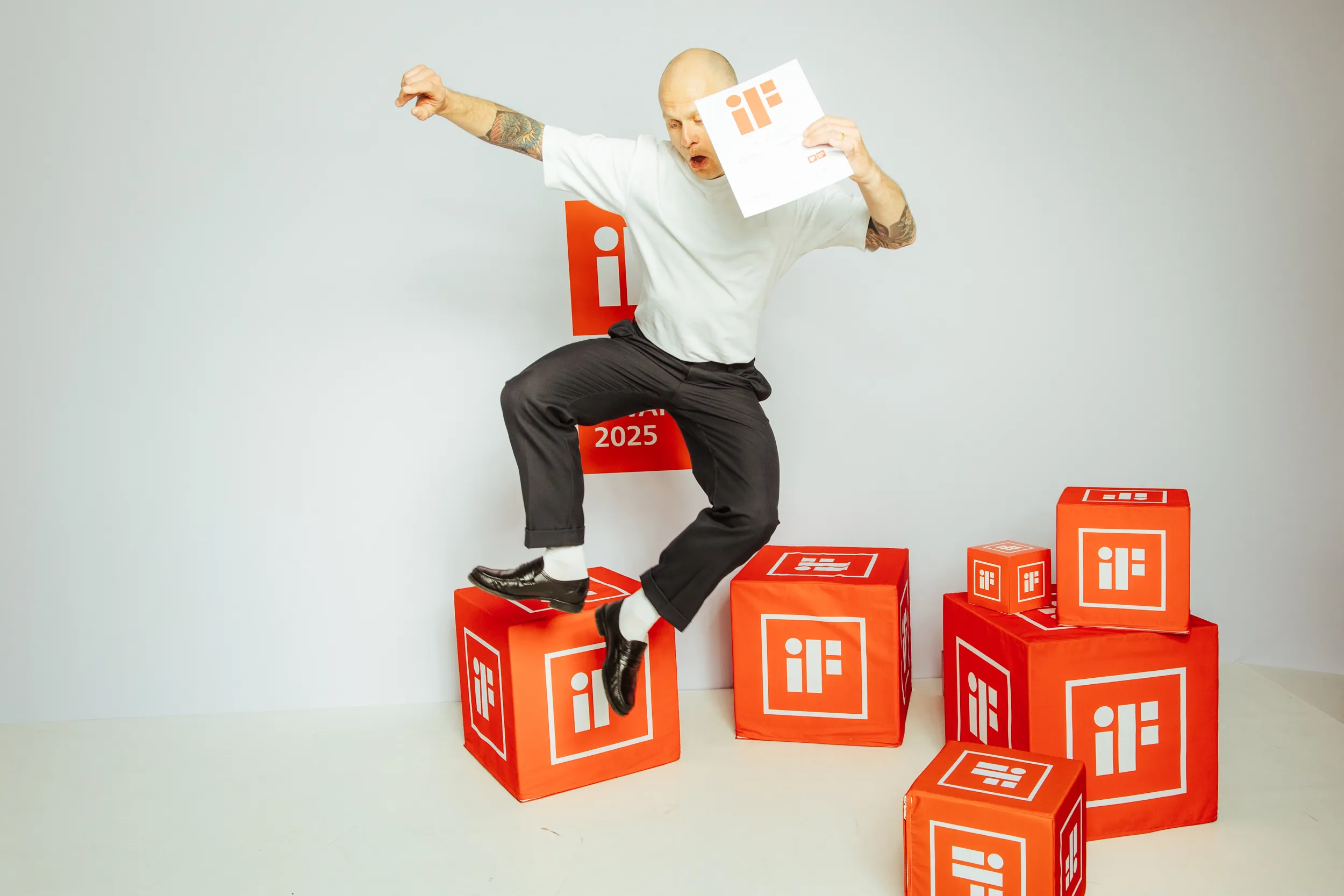 ENTWURFREICH wins iF DESIGN AWARD 2025 for Busch-Wächter PRO – ENTWURFREICH News